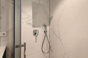 Frisch kernsanierte 3-Zimmer-Wohnung mit offenem Wohnkonzept & Einbauküche in Solingen – Die vollständige Adresse der Immobilie erhältst du vom Anbieter., 42655 Solingen-Mitte, Solingen – Vorschaubild 2