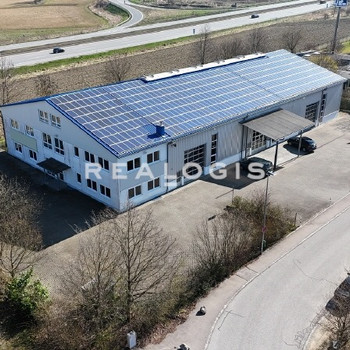 direkte Sichtlage zur A8 I alleinstehende Hallen-/Showroomfläche mit Büro I exklusiv über REALOGIS
