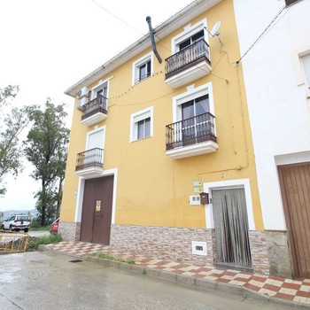 GERÄUMIGE 3-SCHLAFZIMMER-WOHNUNG MIT OPTIONALER GARAGE. ALOZAINA. MALAGA.