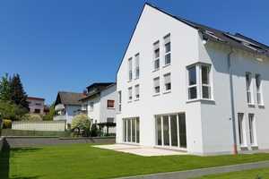 Oberursel, Stierstadt: Attraktive 5 Zi.-Doppelhaushälfte mit EBK & eigenem Garten *BJ 2018* – Hochtaunuskreis – Vorschaubild 1