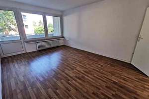 Top 3-Zi.-Whg. mit Balkon in modernisiertem Mietshaus – Bergmannstr. 183, 45886 Ückendorf, Gelsenkirchen – Vorschaubild 1