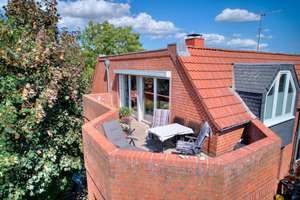 Innenstadt-Wohnen mit Charakter: Besondere Gaubenarchitektur mit Kamin, Westbalkon und Garage – Die vollständige Adresse der Immobilie erhältst du vom Anbieter., 23758 Oldenburg in Holstein – Vorschaubild 11