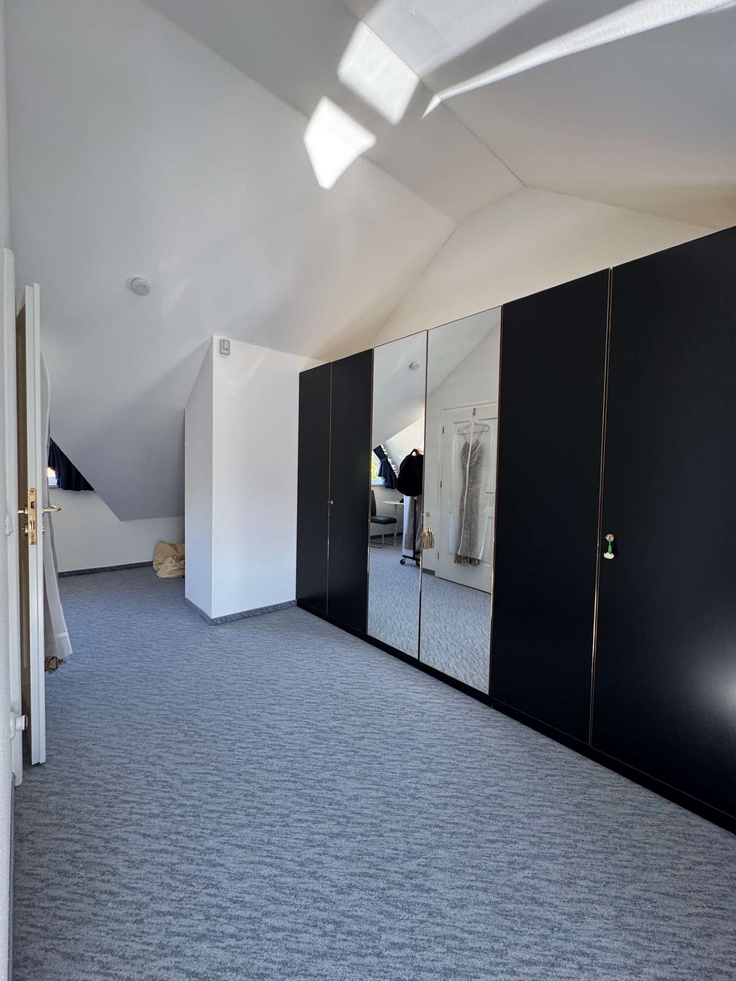 Immobilie in Ismaning - LEBEN IN ISAR NÄHE - Wunderschönes 5-Zimmer-Reihenhaus in Ismaning - Bild 0