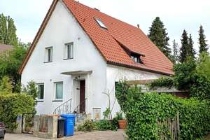 Ruhiges Haus in München Pasing auf großem Grundstück – Die vollständige Adresse der Immobilie erhältst du vom Anbieter., 81241 Pasing, München – Vorschaubild 1