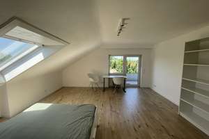 Helles renoviertes Zimmer in ruhiger 2er-WG mit Mitbewohner (m) in KA-Wolfrasweier!