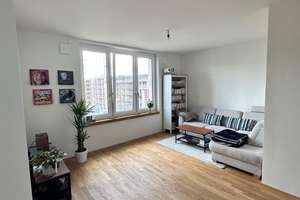 Geräumige 4-Zimmer Wohnung mit Loggia und Einbauküche!