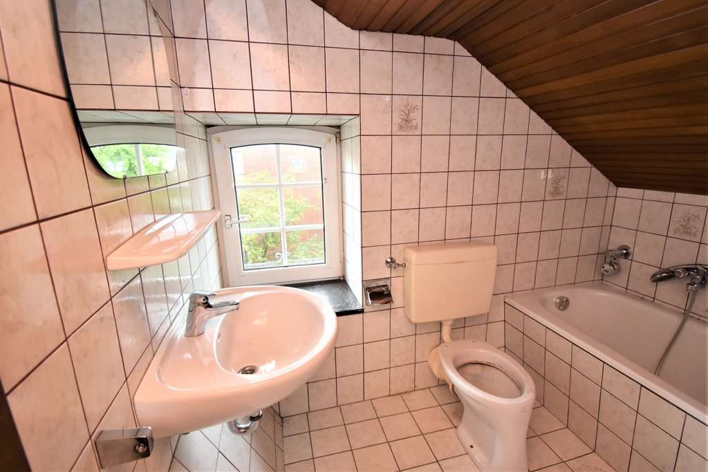 Immobilie in Würselen - Ideal für Eigennutzer und Anleger!
Teilweise bezugsfreies 3-Familienhaus zwischen City und Scherber - Bild 0