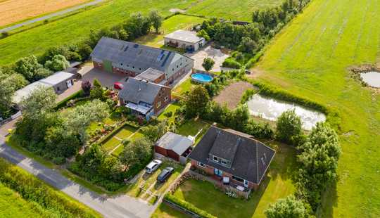 Bild von Idyllisches Hofensemble 
6 Ferienwohnungen,
Nebengebäude und traumhafter 
Garten in Föhrer Marsch