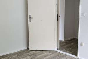 2-Zimmer-WE mit 2 PKW-Stellplätzen, hochparterre, renovierungsbedürftig, ruhige Grünlage – Richterstr. 11, 12105 Mariendorf, Berlin – Vorschaubild 4