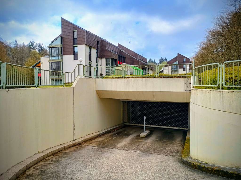 Immobilie in Karlsbad - Wohnung in Langensteinbacher Waldrandlage mit Balkon, Terrasse und Tiefgaragenstellplatz - Bild 2