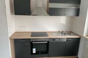 Zentrale, teilsanierte 2-Zimmer-Wg, Balkon/Winterg., Einbauküche, Waschm., Außenstellplatz o. Garage – Mälzerstraße 31, 33098 Kernstadt, Paderborn – Vorschaubild 3