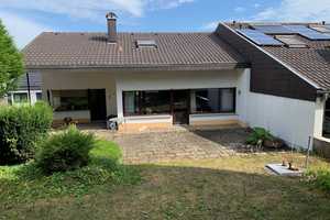1-Familienhaus mit Gartengrundstück und 3 Garagen – Ludwigsburg (Kreis) – Vorschaubild 1