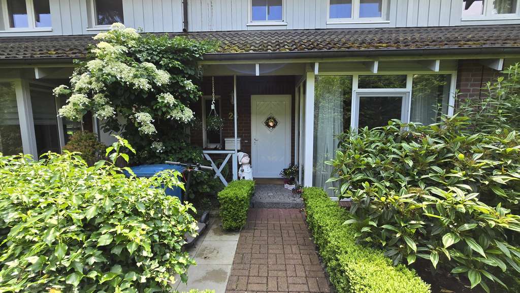 Immobilie in Großhansdorf - Reihenhaus in bester Lage - provisionsfrei - Parkplatz inklusive - Bild 0