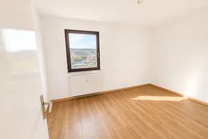 Wunderschöne 3 Zimmerwohnung mit großem Balkon, moderne EBK  im schönen Würzburg – Die vollständige Adresse der Immobilie erhältst du vom Anbieter., 97084 Heidingsfeld, Würzburg – Vorschaubild 4