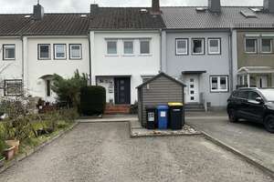 Top gepflegtes Reihenmittelhaus  in Elmshorn – Die vollständige Adresse der Immobilie erhältst du vom Anbieter., 25336 Elmshorn – Vorschaubild 1