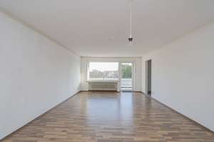 Helle 3-Zimmer-Dachgeschosswohnung mit Balkon in Mönchengladbach-Neuwerk – Die vollständige Adresse der Immobilie erhältst du vom Anbieter., 41066 Neuwerk-Mitte, Mönchengladbach – Vorschaubild 1
