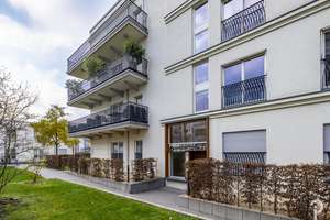Wohnen in hochwertigem Ambiente mit internationalem Flair.
Möblierte 2 Zimmer-Dachterrassen-Wohnung – Die vollständige Adresse der Immobilie erhältst du vom Anbieter., 40549 Heerdt, Düsseldorf – Vorschaubild 2
