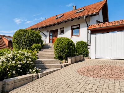 Viel Platz für Familie & Zukunft – Einfamilienhaus mit Einliegerwohnung, Wintergarten & Doppelgarage