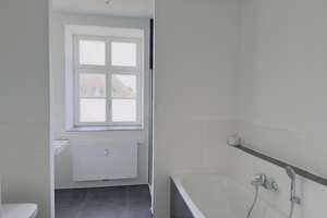 Offene Küche, 3 Zimmer, Parkett, neues Bad mit Dusche und Wanne – Mittelkamp 5a, 38642 Goslar – Vorschaubild 7