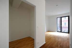 3-Zimmerwohnung im Neubau im Hinterhof mit Tiefgaragenstellplatz – Reichenberger Str. 108a, 10999 Kreuzberg, Berlin – Vorschaubild 2