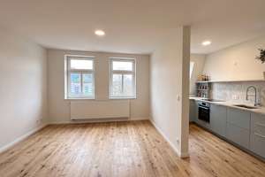 Bezugsfreie renovierte 2-Zimmer-Wohnung im gepflegten Gründerzeitaltbau – Keine Provision für Käufer