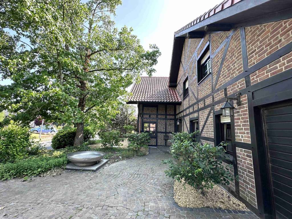 Immobilie in Brüggen - Großzügiges Einfamilienhaus im Landhausstil mit Traumgrundstück in Brüggen-Born - Bild 1