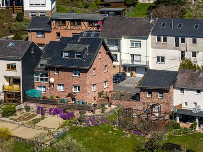 Großzügiges, komplett saniertes Einfamilienwohnhaus mit Einliegerwohnung im sehr gepflegten Zustand