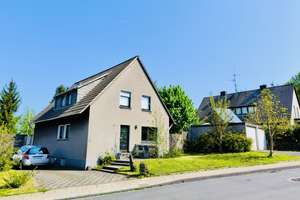 Vielseitig nutzbares freistehendes Einfamilienhaus mit zwei separaten Wohnbereichen