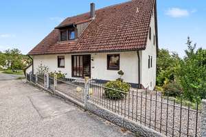Attraktives Einfamilienhaus mit Einliegerwohnung in ruhiger Lage von Kammerstein