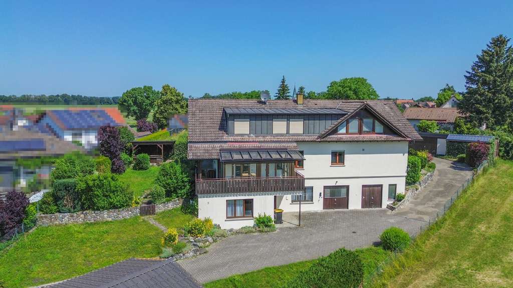 Immobilie in Bad Waldsee - Großzügiges Wohnhaus mit drei Einheiten, Wintergarten und unverbaubarer Ortsrandlage - Bild 1