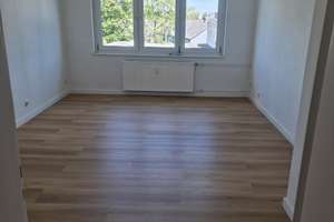 Lebendiges Viertel in Essen: 3,5-Zimmer-Wohnung mit modernisiertem Schnitt in Bergerhausen – Werrastraße 12, 45136 Bergerhausen, Essen – Vorschaubild 4