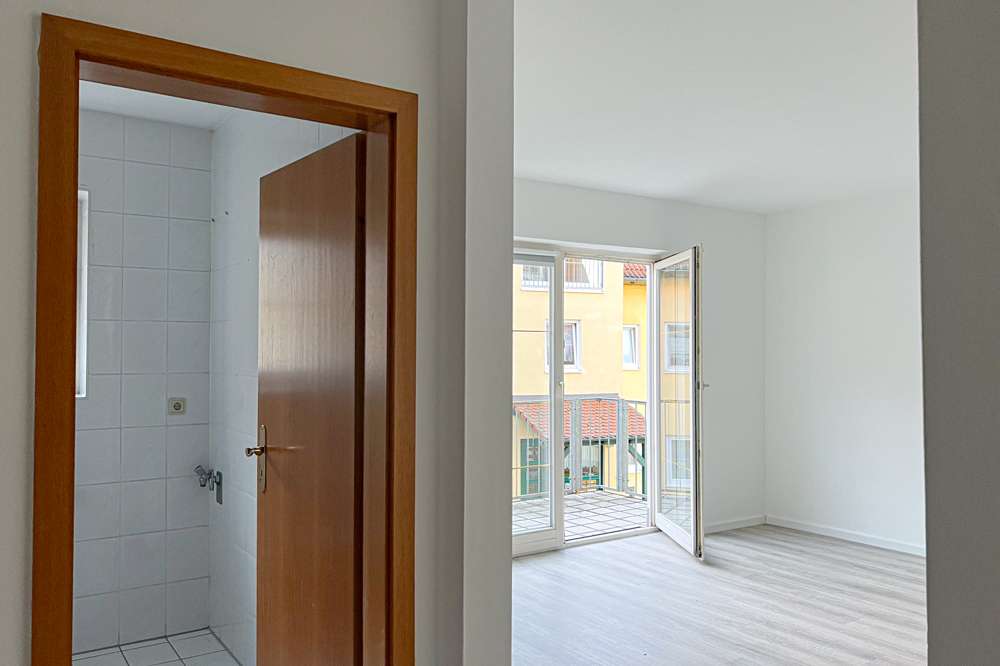 Immobilie in Herbsleben - Renovierte & bezugsbereite Eigentumswohnung mit Balkon & Stellplatz - Bild 1