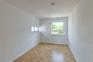 Renovierte 3-Zimmer-Wohnung + Balkon + Bad mit Wanne + Parkett – Silbergraben 7, 99097 Melchendorf, Erfurt – Vorschaubild 3