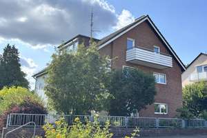Modernisierte 3,5-Zimmer-Wohnung mit Herkulesblick und zwei Balkonen - sofort bezugsfrei