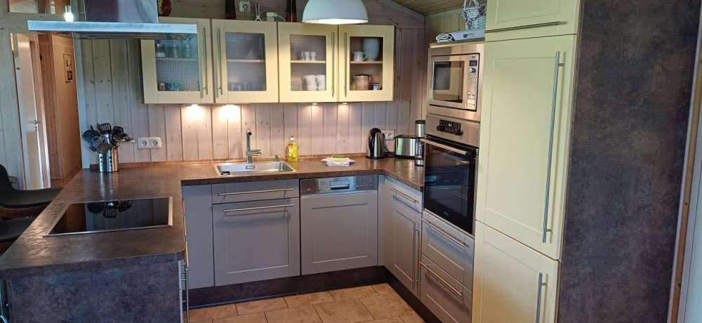 Immobilie in Lindow (Mark) - Bungalow-Ferienhaus mit angelegtem Gartengrundstück, Pool beheizbar, finnische Grill-Kota, Sauna, Ka - Bild 2