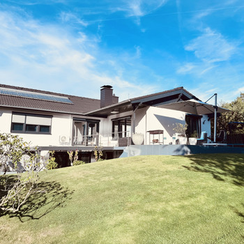 Luxuriös kernsaniertes Wohnhaus in Bad Soden-Salmünster mit zwei Eingängen