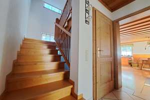 Charmantes Einfamilienhaus im Landhausstil mit attraktiver Erweiterungsoption – Die vollständige Adresse der Immobilie erhältst du vom Anbieter., 84375 Kirchdorf am Inn – Vorschaubild 2