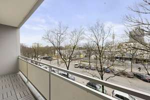 Attraktive 3-Zimmer-Wohnung mit EBK und Top-Anbindung – Nähe BMW & Petuelring – 80809 Am Riesenfeld, München – Vorschaubild 2