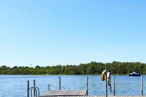 Direkte Wasserlage in Berlin: Exklusives Haus am See mit Bootssteg, Sauna &  A+ Energieeffizienz