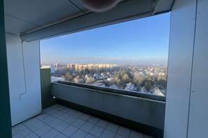 Helle 2,5-Zimmer Wohnung im 11. OG mit Balkon in Aubing – Ravensburger Ring 65, 81243 Aubing-Süd, München – Vorschaubild 3