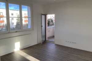 Frisch renoviert: WG-geeignete 3-Zimmer-Wohnung mit Balkon! – Friedrich-Ebert-Str. 5, 39114 Magdeburg – Vorschaubild 1