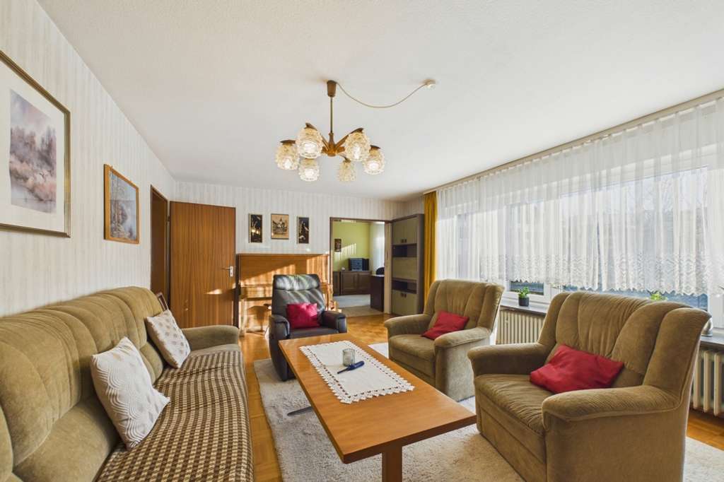 Immobilie in Neudenau - Gemütliches Einfamilienhaus mit Garage, Carport und Garten in ruhiger Lage - Bild 2