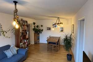 Zentrale Ruheoase nahe der Münchner Freiheit mit drei Zimmern und Balkon