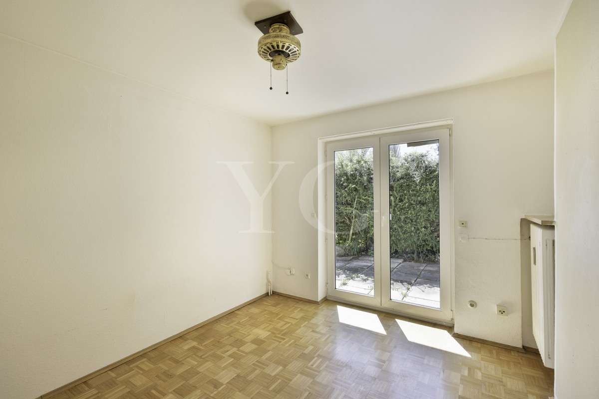 Immobilie in Emmering - Zweifamilienhaus mit großem Grundstück & Baupotenzial  Emmering - Bild 0