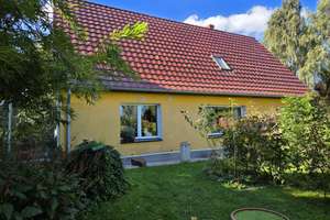 SCHÖNES EINFAMILIENHAUS AUF GROSSEM GRUNDSTÜCK – Die vollständige Adresse der Immobilie erhältst du vom Anbieter., 17111 Nossendorf – Vorschaubild 1
