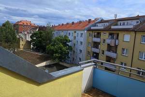 Helle 4,5-ETW im 4. OG mit Dachterrasse in N-Glockenhof (PROVISIONSFREI !) – Keplerstraße 2, 90478 Glockenhof, Nürnberg – Vorschaubild 2
