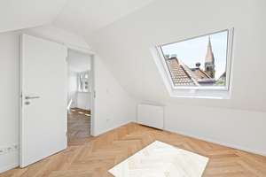 Erstbezug nach hochwertiger Sanierung – helle Dachgeschosswohnung mit Einbauküche – Die vollständige Adresse der Immobilie erhältst du vom Anbieter., 70372 Kurpark, Stuttgart – Vorschaubild 5