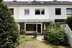 Charmantes Reihenhaus in Berlin-Buckow, Bernsteinring von PRIVAT – Die vollständige Adresse der Immobilie erhältst du vom Anbieter., 12349 Buckow, Berlin – Vorschaubild 3