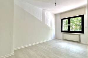 Lage trifft Charme – 3-Zimmer-Hochparterre-Wohnung 