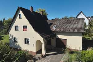 Großzügiges Einfamilienhaus mit Garten und Garage am Fuß des Roten Hügels, Bayreuth! Sofort frei! – Die vollständige Adresse der Immobilie erhältst du vom Anbieter., 95445 City, Bayreuth – Vorschaubild 1